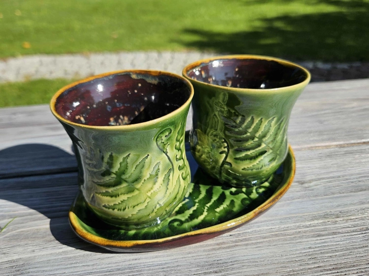 czarki-z-podstawka-ceramiczne-sekrety-lasu-rekodzielo-zielen.jpg