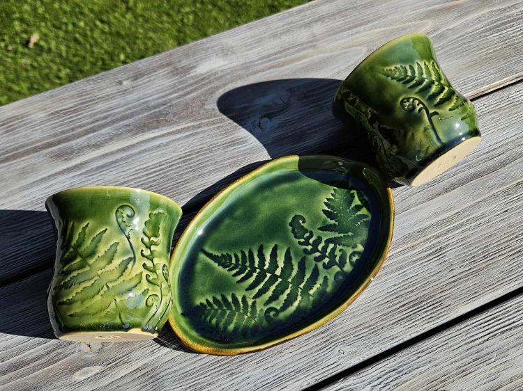 czarki-z-podstawka-ceramiczne-sekrety-lasu-rekodzielo-zielen-3.jpg