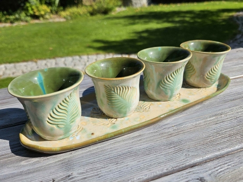czarki-z-podstawka-ceramiczne-tropikalny-swit-rekodzielo-zielen-biel.jpg