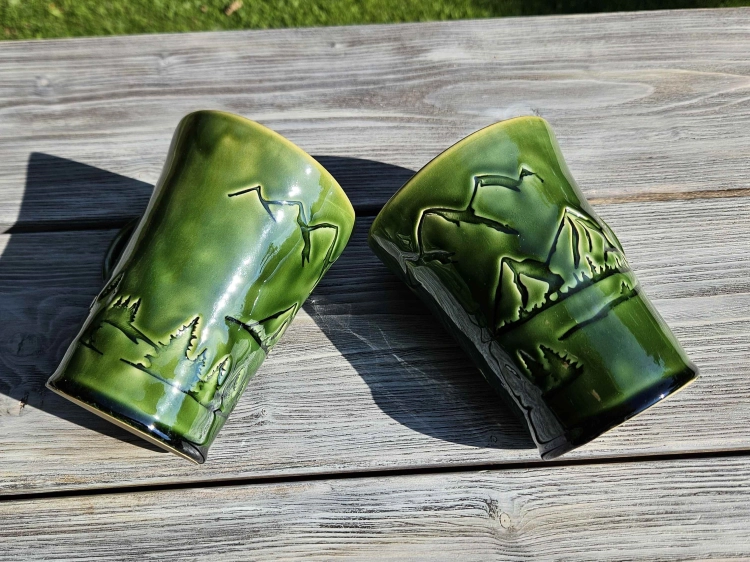 kubek-ceramiczny-gorski-krajobraz-rekodzielo-zielen-3.jpg