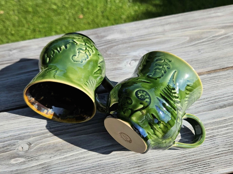 kubek-ceramiczny-cisza-lasu-rekodzielo-zielen-3.jpg