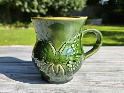 kubek-ceramiczny-lesny-motyl-rekodzielo-zielen.jpg