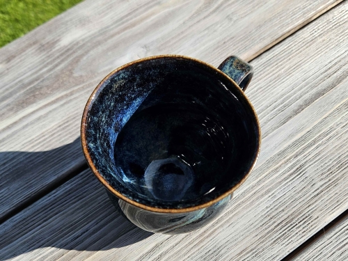 kubek-ceramiczny-nocny-kot-rekodzielo-granat-blekit-2.jpg