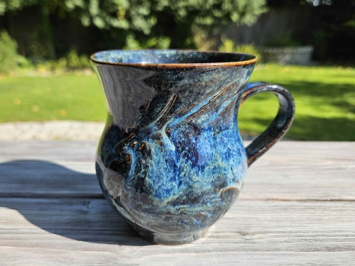kubek-ceramiczny-nocne-czary-rekodzielo-granat-blekit.jpg