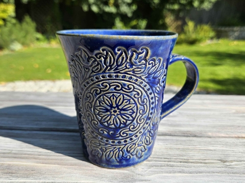 kubek-ceramiczny-nocna-mandala-rekodzielo-granat.jpg