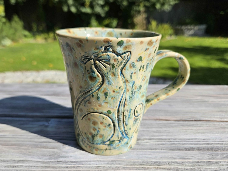 kubek-ceramiczny-kot-z-bajki-rekodzielo-blekit-bez-braz.jpg