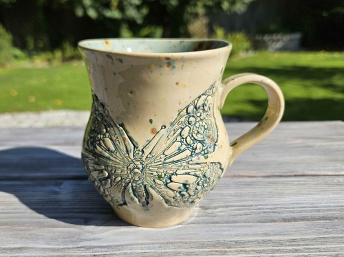 kubek-ceramiczny-bajkowy-motyl-rekodzielo-blekit-bez-braz.jpg