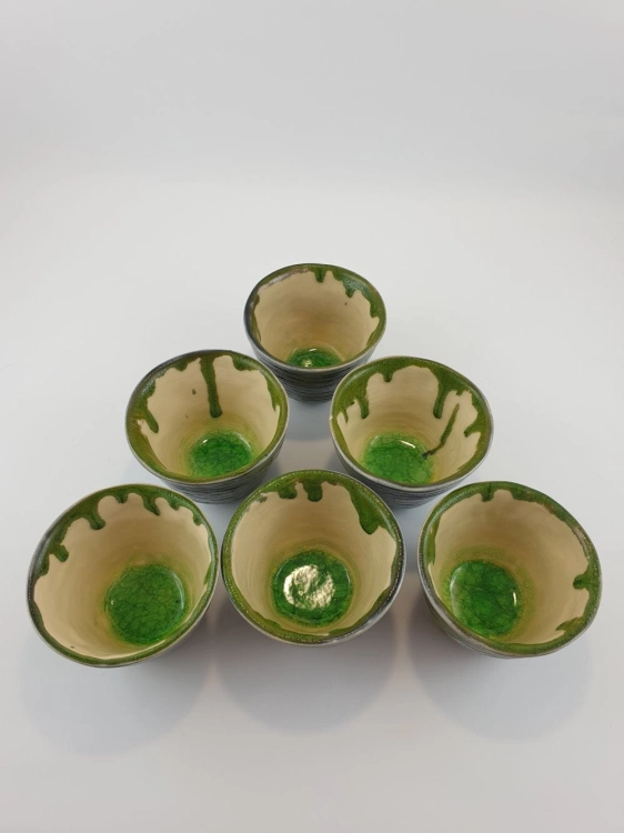 czarka-zielona-obfitosc-rekodzielo-130ml-zielen-ceramiczna-czarka-artystyczna-handmade-2.jpg
