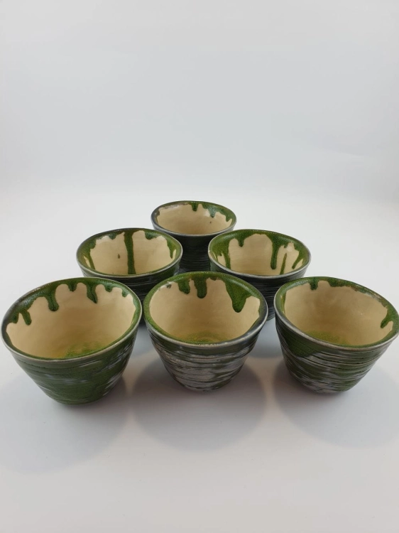 czarka-zielona-obfitosc-rekodzielo-130ml-zielen-ceramiczna-czarka-artystyczna-handmade-3.jpg