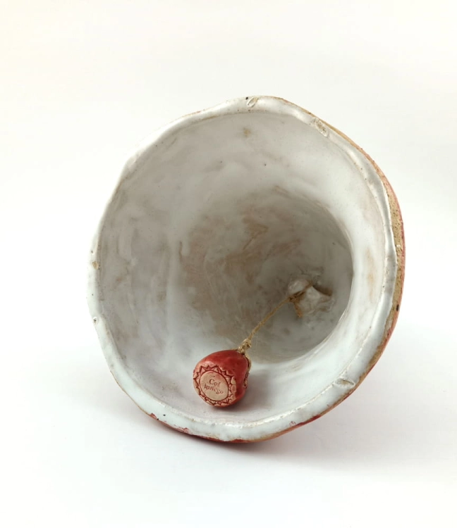 dzwonek-sylaba-om-rekodzielo-czerwien-ceramiczny-dzwonek-artystyczny-handmade-3.jpg